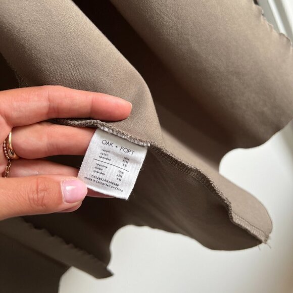 Oak and Fort | Sleeveless Vest With Pockets - Picture 6 of 8